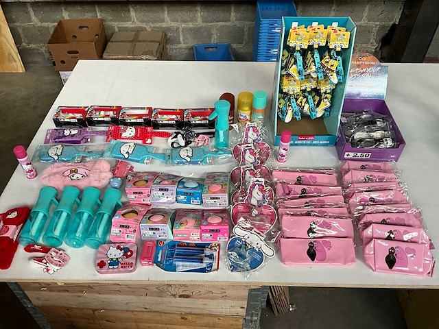 Mix kavel diverse artikelen kinder thema - afbeelding 1 van  10