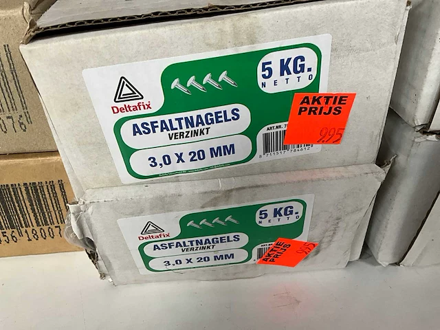 Mix kavel diverse draad- en asfaltnagels - afbeelding 3 van  9