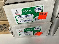 Mix kavel diverse draad- en asfaltnagels - afbeelding 3 van  9