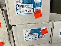 Mix kavel diverse draad- en asfaltnagels - afbeelding 4 van  9