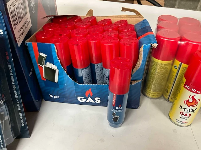 Mix kavel diverse gas vullingen voor o.a. aanstekers - afbeelding 5 van  9