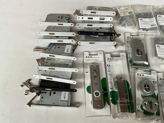 Mix kavel diverse hang- en sluitwerk van o.a. dulimex en axa - afbeelding 2 van  11