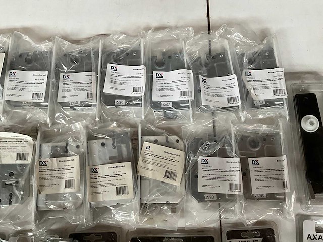 Mix kavel diverse hang- en sluitwerk van o.a. dulimex en axa - afbeelding 4 van  11