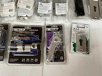 Mix kavel diverse hang- en sluitwerk van o.a. dulimex en axa - afbeelding 6 van  11