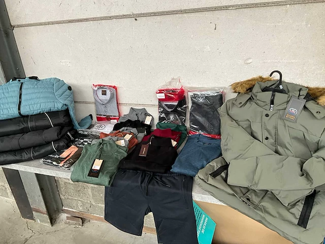 Mix kavel diverse merken en maten heren kleding - afbeelding 1 van  12