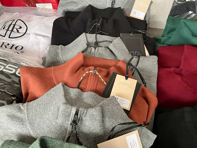 Mix kavel diverse merken en maten heren kleding - afbeelding 11 van  12