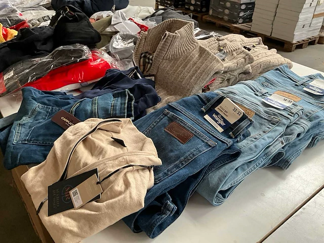 Mix kavel diverse merken en maten heren kleding - afbeelding 4 van  15