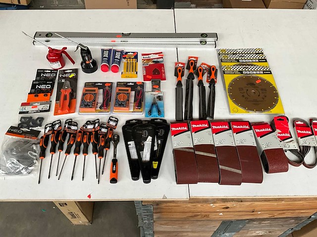 Mix kavel diverse merken handgereedschap & accessoires - afbeelding 1 van  10