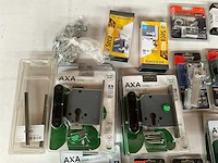 Mix kavel diverse merken hang- en sluitwerk - afbeelding 3 van  9
