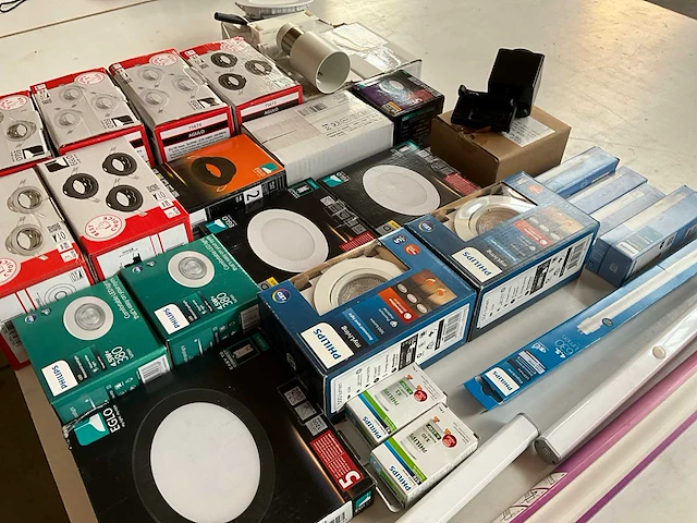 Mix kavel diverse merken verlichting - afbeelding 2 van  11