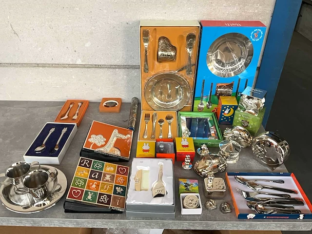 Mix kavel diverse verzilverde accessoires - afbeelding 1 van  13