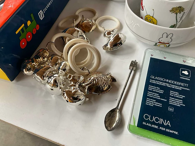 Mix kavel diverse verzilverde kinder artikelen - afbeelding 11 van  13
