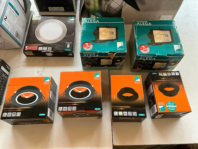Mix kavel eglo binnen- en buitenverlichting - afbeelding 2 van  8