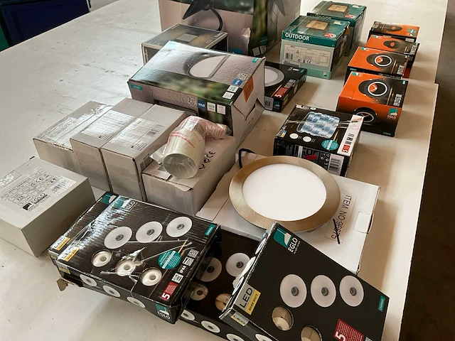 Mix kavel eglo binnen- en buitenverlichting - afbeelding 7 van  8