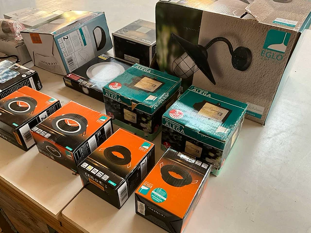 Mix kavel eglo binnen- en buitenverlichting - afbeelding 8 van  8