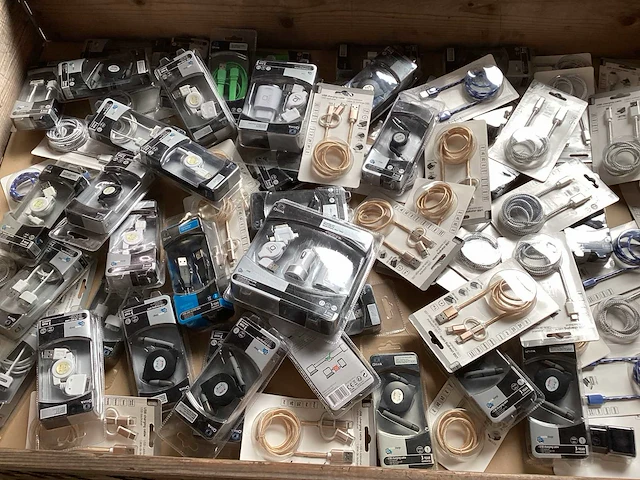 Mix kavel laadkabels en laders, iphone, samsung - afbeelding 1 van  5