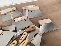 Mix kavel lijmkammen, spatels en plamuurmessen - afbeelding 3 van  4