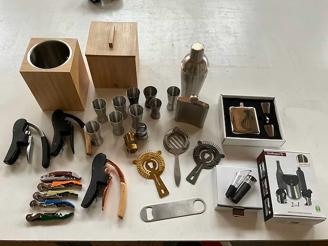 Mix kavel o.a. leopold vienna bar en cocktail accessoires - afbeelding 1 van  13