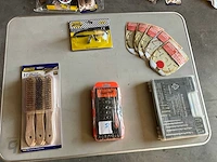 Mix lot gereedschap en accessoires - afbeelding 1 van  6