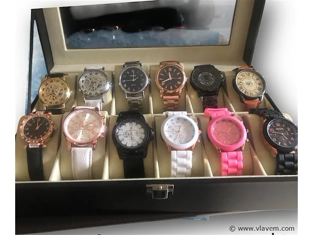 Mix lot horloges - afbeelding 1 van  1