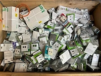 Mix pallet schakelmateriaal - afbeelding 1 van  7