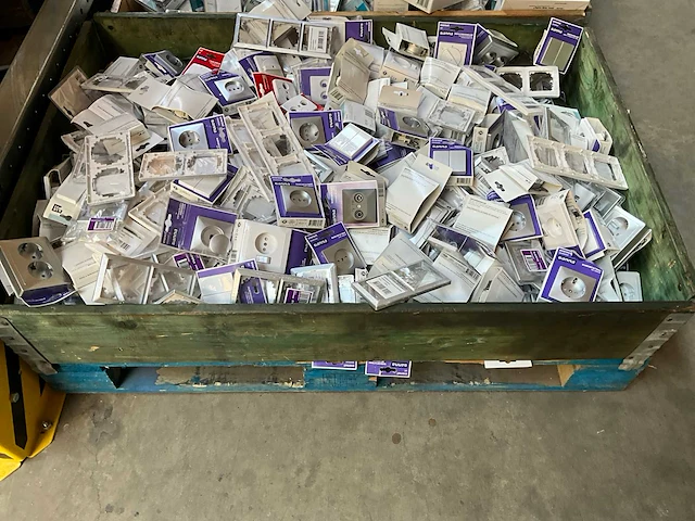 Mix pallet schakelmateriaal - afbeelding 2 van  7