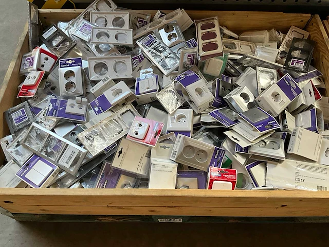 Mix pallet schakelmateriaal - afbeelding 2 van  6