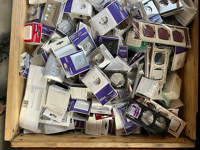 Mix pallet schakelmateriaal - afbeelding 5 van  6