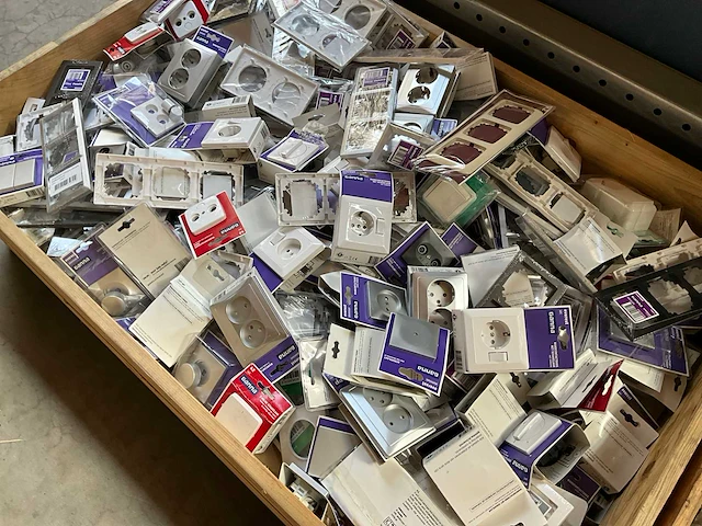 Mix pallet schakelmateriaal - afbeelding 6 van  6