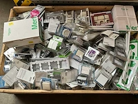 Mix pallet schakelmateriaal - afbeelding 1 van  7
