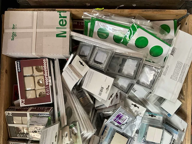 Mix pallet schakelmateriaal - afbeelding 3 van  7