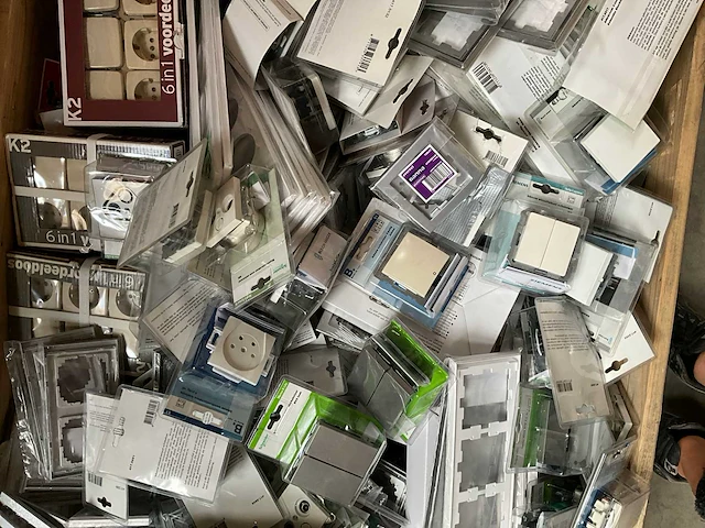 Mix pallet schakelmateriaal - afbeelding 4 van  7