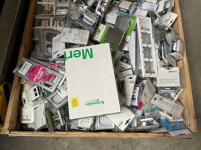 Mix pallet schakelmateriaal - afbeelding 5 van  7