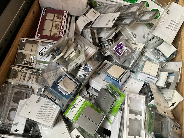 Mix pallet schakelmateriaal - afbeelding 7 van  7