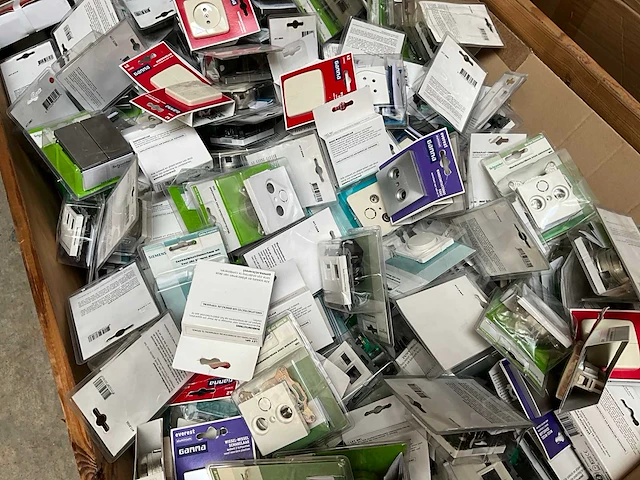 Mix pallet schakelmateriaal - afbeelding 7 van  7
