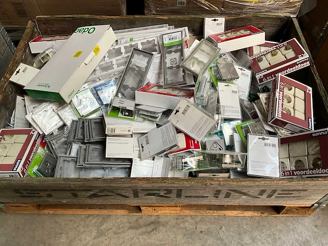 Mix pallet schakelmateriaal - afbeelding 2 van  7