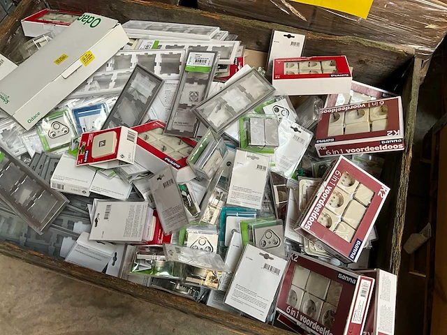 Mix pallet schakelmateriaal - afbeelding 7 van  7
