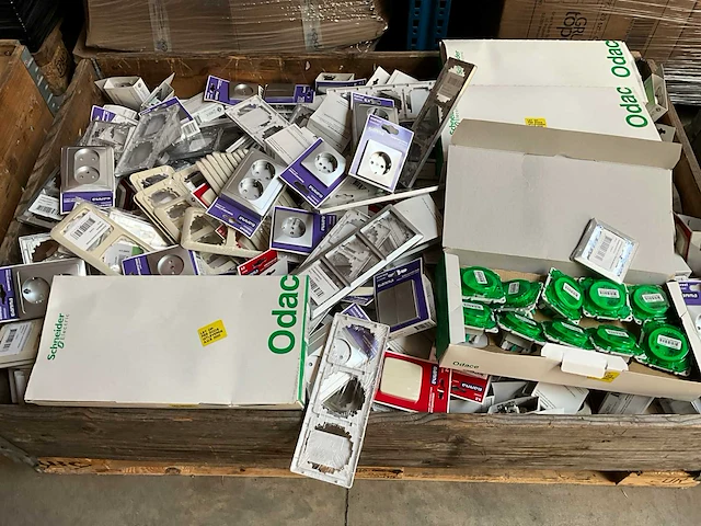 Mix pallet schakelmateriaal - afbeelding 2 van  7