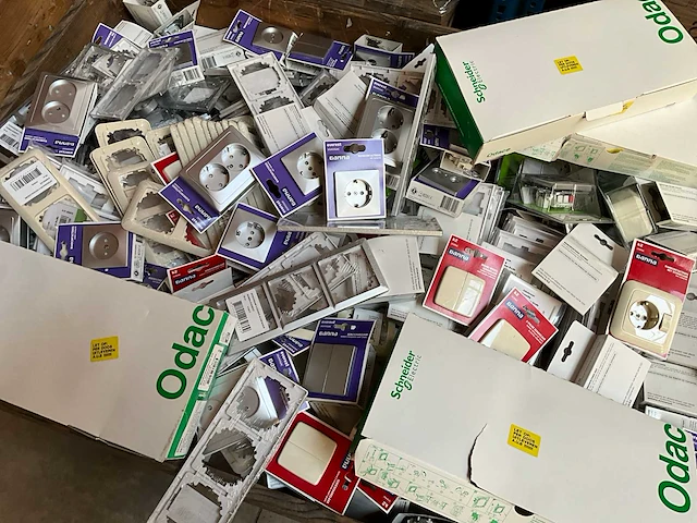 Mix pallet schakelmateriaal - afbeelding 7 van  7