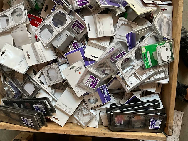 Mix pallet schakelmateriaal - afbeelding 5 van  7