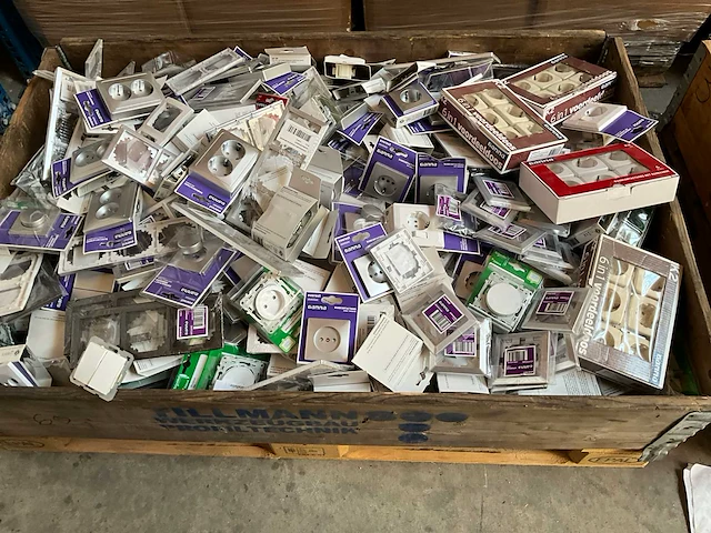 Mix pallet schakelmateriaal - afbeelding 2 van  7