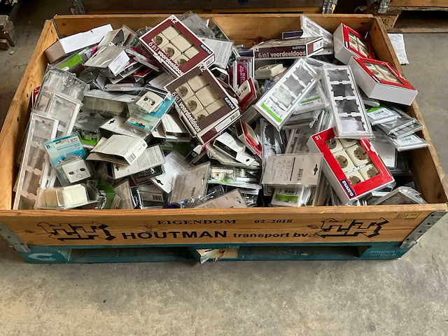 Mix pallet schakelmateriaal - afbeelding 2 van  6