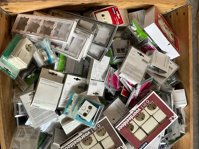 Mix pallet schakelmateriaal - afbeelding 3 van  6