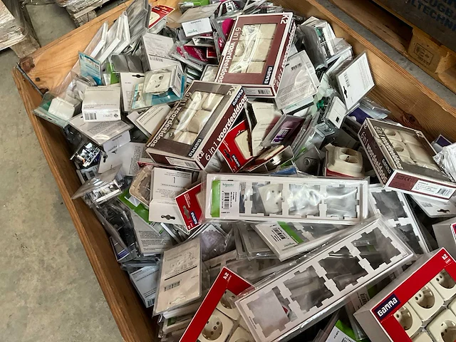 Mix pallet schakelmateriaal - afbeelding 6 van  6
