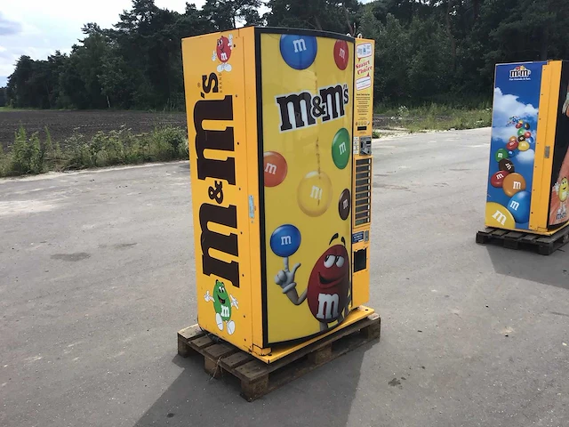 M&m vending machine - afbeelding 1 van  7