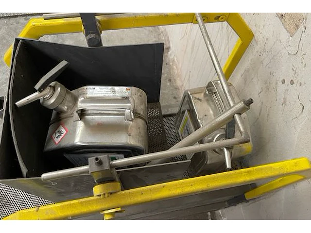 Mobiel kantelsysteem voor bidons - afbeelding 2 van  2