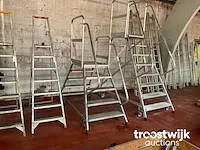 Mobiele aluminium magazijntrap - afbeelding 2 van  3