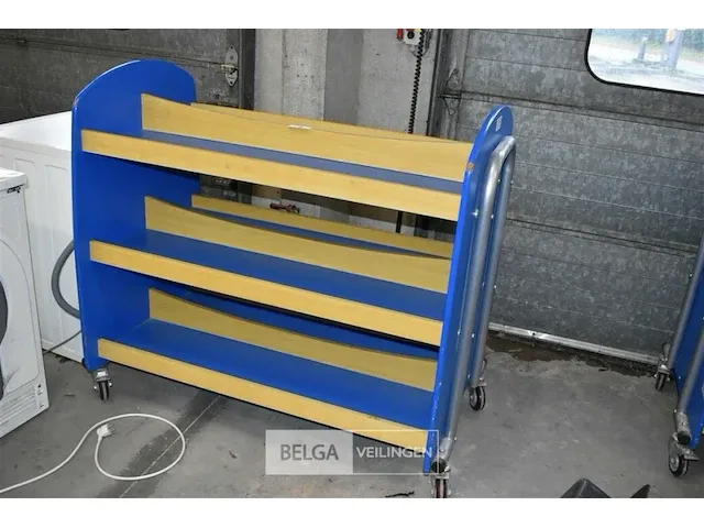 Mobiele boekenkast afm ± 121x70x117 - afbeelding 1 van  2