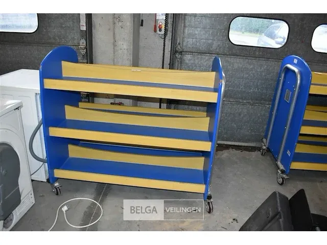 Mobiele boekenkast afm ± 121x70x117 - afbeelding 2 van  2