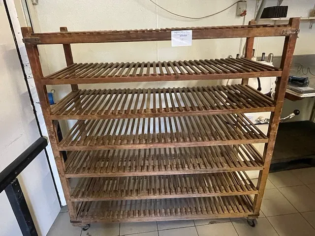 Mobiele houten broodkar - afbeelding 1 van  2